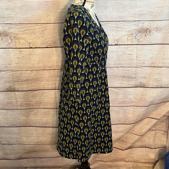 Boden Fine Corduroy Dress Peacock Print 3/4 Sleeves V-neck Size 6 - Picture 4 of 10